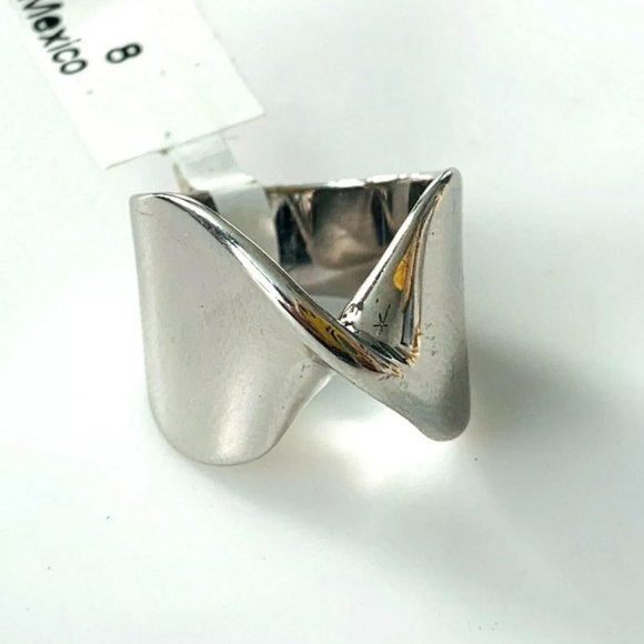 St.John Twist Ring - Picture 6 of 6